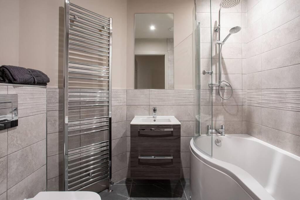 Modern 2Br With Balcony Next To The City Airport Bhd - Free Parking Μπέλφαστ Εξωτερικό φωτογραφία
