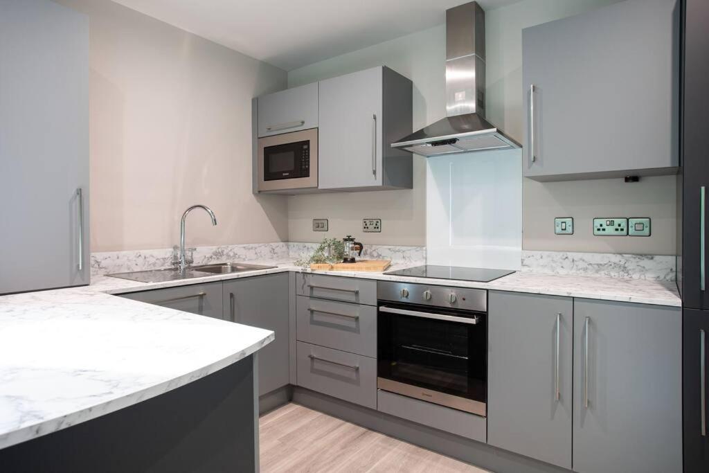 Modern 2Br With Balcony Next To The City Airport Bhd - Free Parking Μπέλφαστ Εξωτερικό φωτογραφία